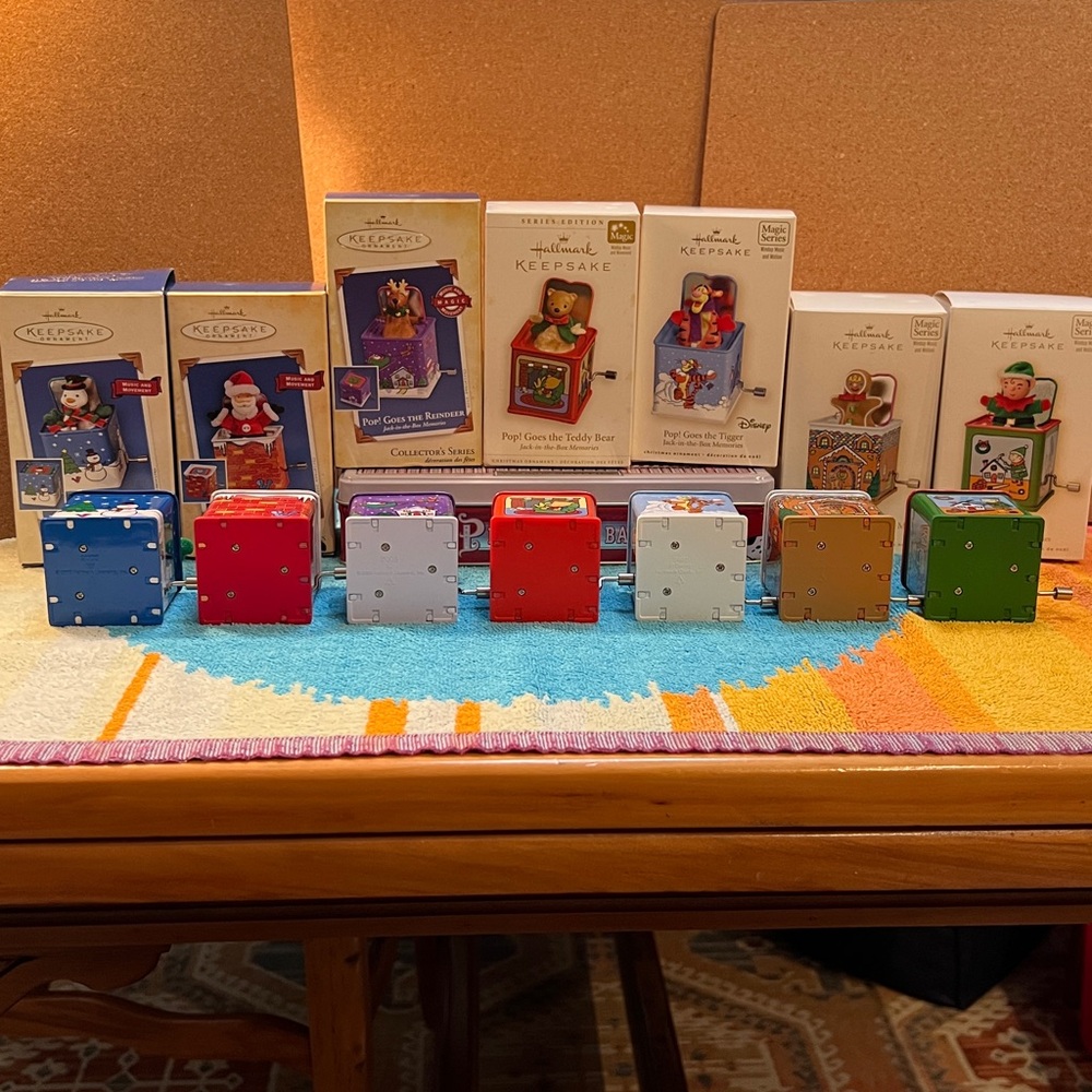 Series: Set of Hallmark “Pop Goes” 2003-2009 - Picture 11 of 14